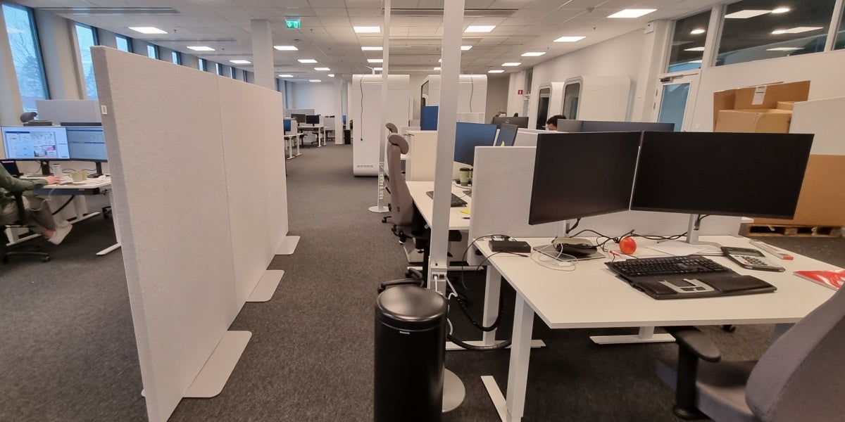 Bordsskärm, ljudabsorberande, front 750 tyg, Cara el. Lucia tyg, Offix